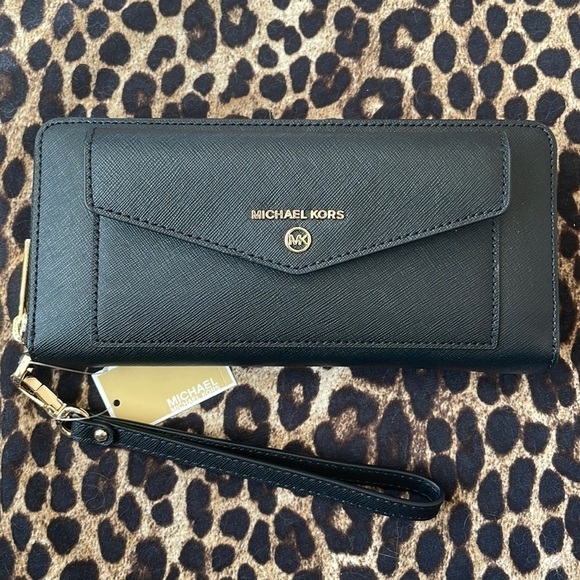 Brand New Michael Kors Genuine Leather Black Large Pocket Travel Wristlet Wallet - Picture 1 of 15
